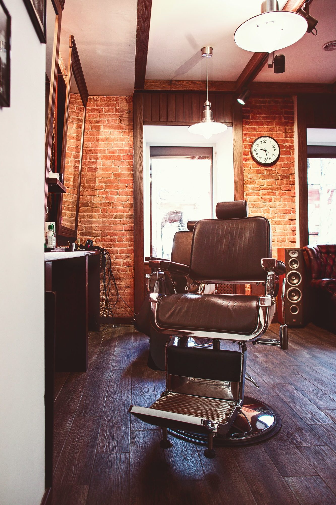 vintage-chair-in-barbershop-e1609828857440.jpg